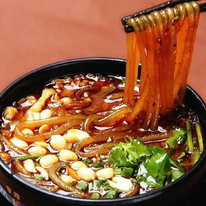 重庆桶装酸辣粉方便速食粉丝加工贴牌 网红酸辣粉6桶装可定制批发